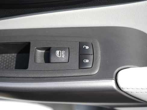 Used 2021 Jeep Cherokee Latitude Plus AWD/4WD image 30
