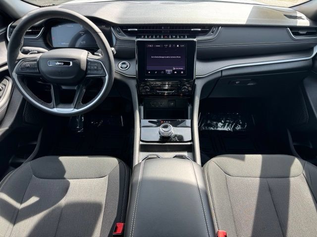 Used 2025 Jeep Grand Cherokee Laredo X w/ Luxury Tech Group I AWD/4WD image 20
