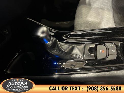 Used 2019 Toyota C-HR XLE FWD image 28