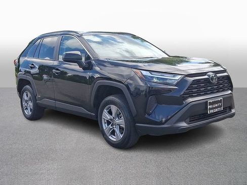 Used 2025 Toyota RAV4 LE AWD/4WD image 3