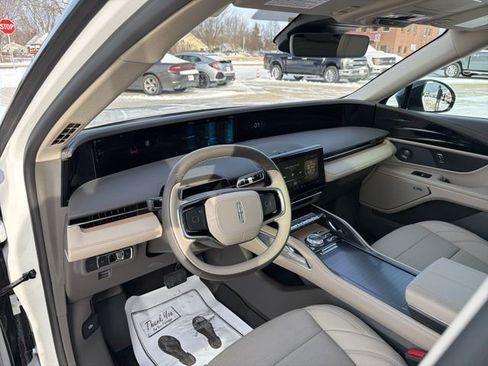 Used 2025 Lincoln Nautilus Reserve image 22