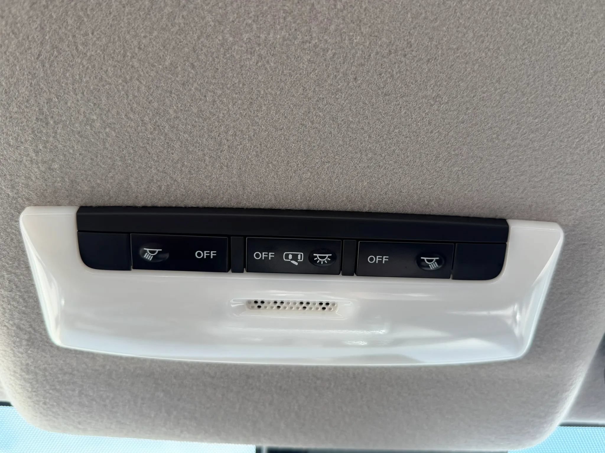 Used 2022 Nissan Versa SR w/ Electronics Package FWD image 21