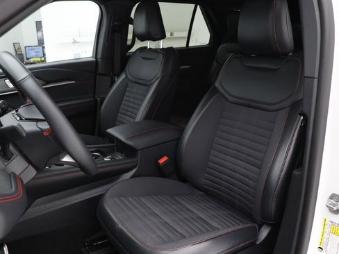 Used 2025 Ford Explorer ST-Line w/ ST-Line Street Pack image 16