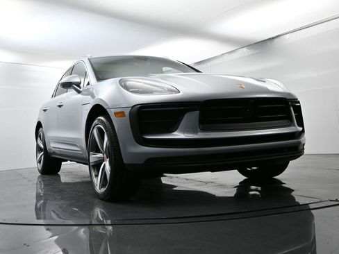 Certified 2025 Porsche Macan image 57