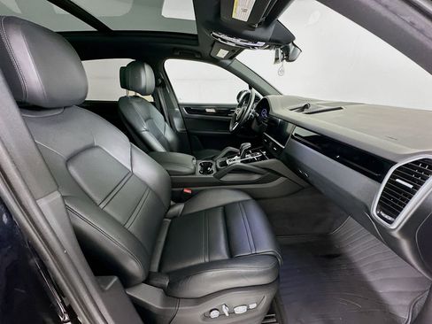 Used 2020 Porsche Cayenne image 31