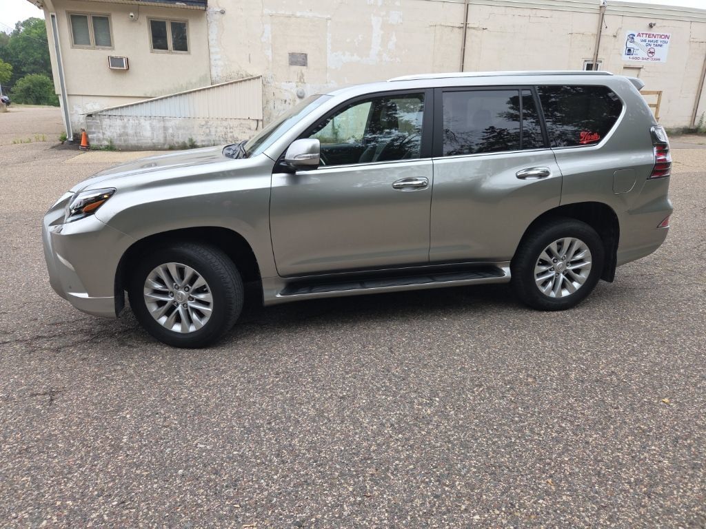 Used 2021 Lexus GX 460 Premium w/ Premium Package AWD/4WD image 3