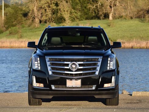 Used 2015 Cadillac Escalade Premium image 4