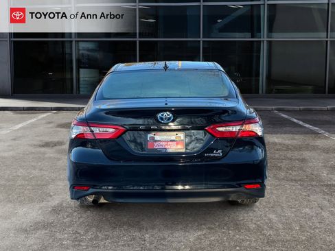 Used 2020 Toyota Camry LE image 11