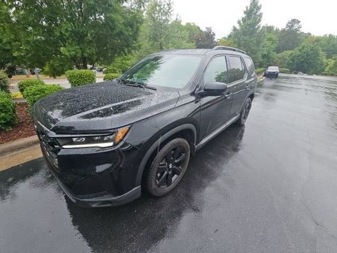 Used 2025 Honda Pilot Black Edition image 3