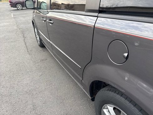 Used 2014 Dodge Grand Caravan SE image 25