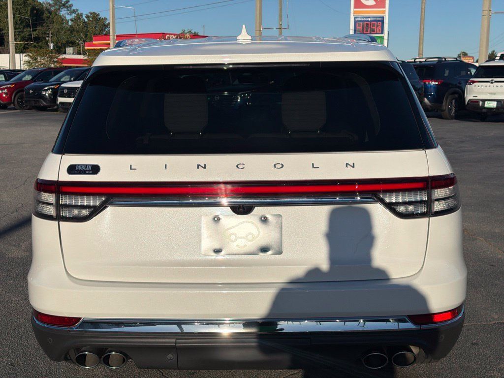 Used 2023 Lincoln Aviator Reserve w/ Equipment Group 201A RWD image 3