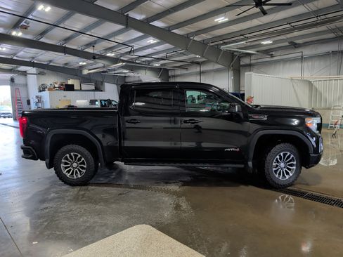 Used 2022 GMC Sierra 1500 AT4 AWD/4WD image 2