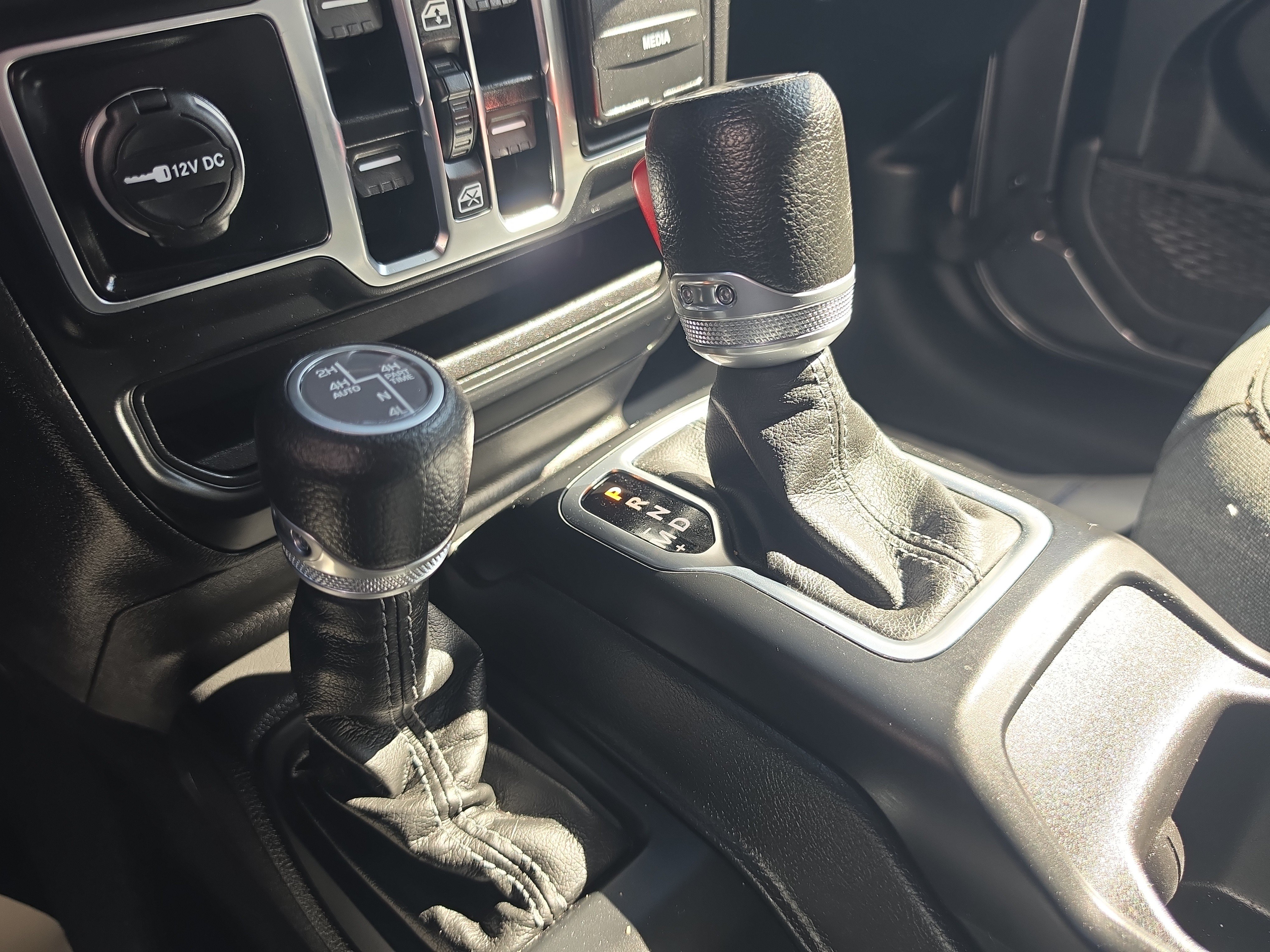 Used 2024 Jeep Wrangler Unlimited w/ Convenience Group AWD/4WD image 27