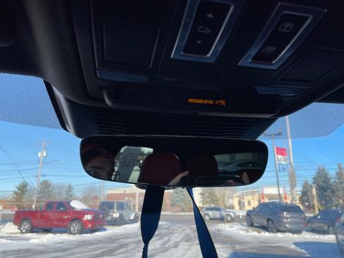 Used 2021 Jaguar F-PACE R-Dynamic S image 23