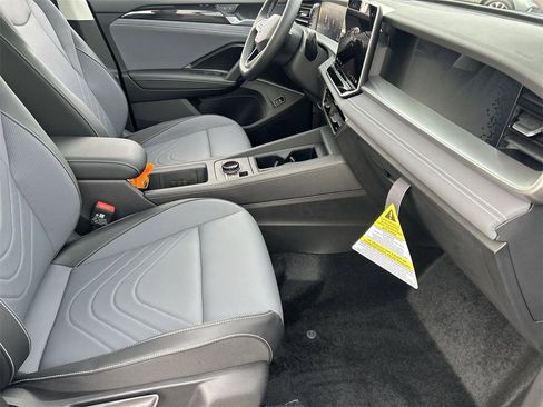 New 2026 Volkswagen Tiguan SE image 8