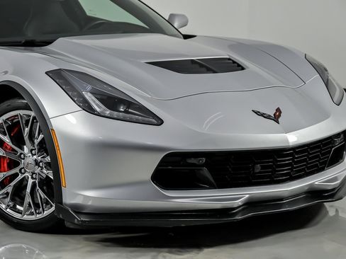 Used 2016 Chevrolet Corvette Z06 w/ 3LZ Preferred Equipment Group RWD image 3