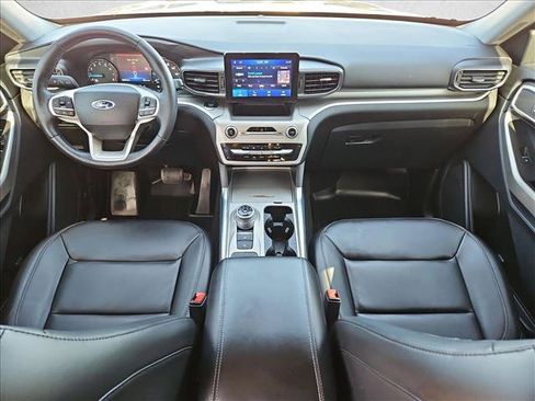 Used 2022 Ford Explorer XLT w/ Equipment Group 202A RWD image 17