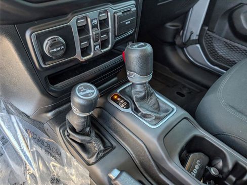 Used 2020 Jeep Wrangler Unlimited Sport S image 19