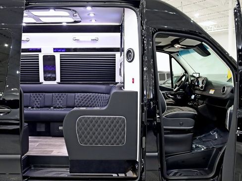 Used 2024 Mercedes-Benz Sprinter 3500 image 34