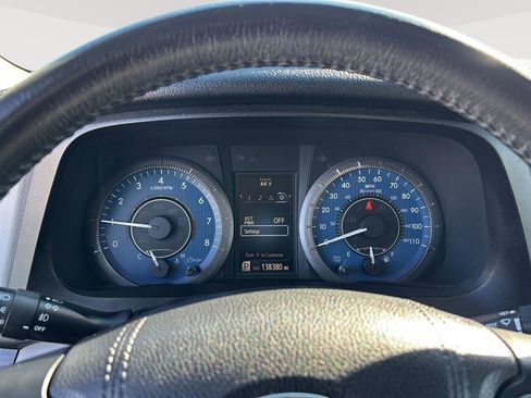 Used 2017 Toyota Sienna XLE image 3