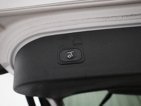 Used 2019 Ford Escape SEL image 15