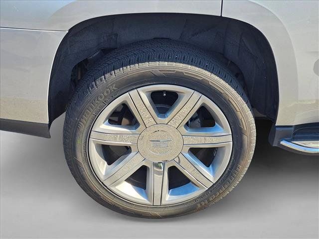 Used 2017 Cadillac Escalade Luxury AWD/4WD image 9