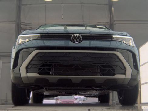Used 2025 Volkswagen Taos S AWD/4WD image 3