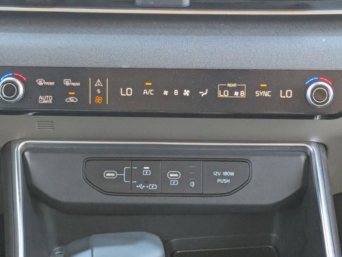 Used 2026 Kia Carnival EX image 21