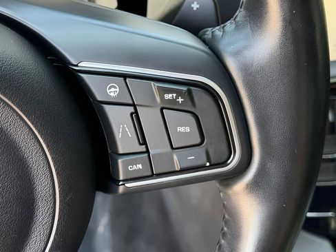 Used 2019 Jaguar F-PACE Premium AWD/4WD image 35