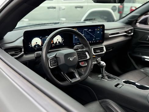 Used 2025 Ford Mustang GT Premium RWD image 19