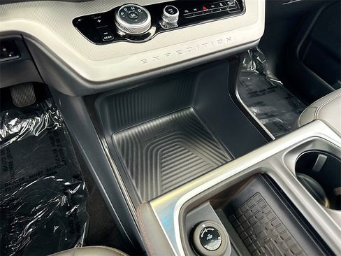 Used 2025 Ford Expedition Active image 31