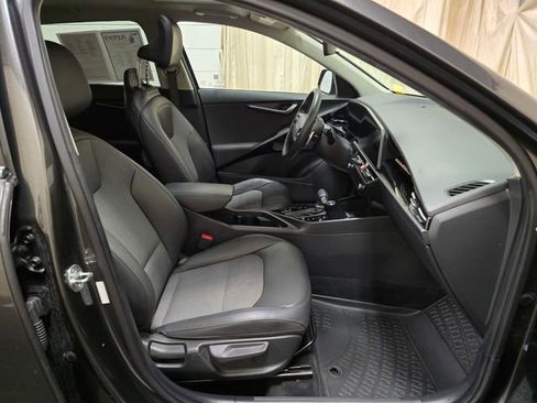 Used 2023 Kia Niro EX Touring image 37