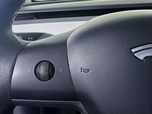 Used 2020 Tesla Model Y Long Range image 16