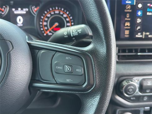 Used 2025 Jeep Gladiator Sport AWD/4WD image 17