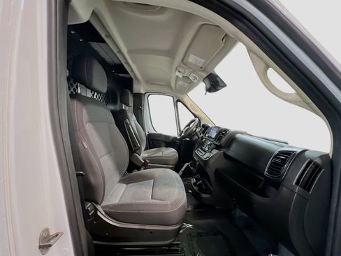 Used 2025 RAM ProMaster 2500 w/ U-Haul Equipment Group FWD image 18