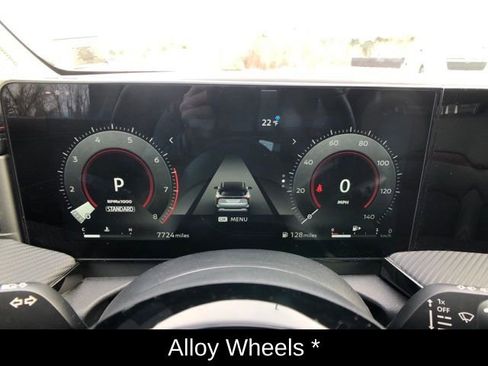 Certified 2025 Nissan Kicks SR image 18