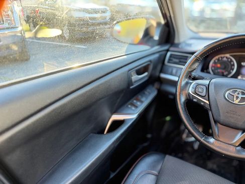 Used 2016 Toyota Camry SE w/ Moonroof Package FWD image 24