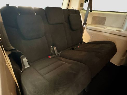 Used 2016 Dodge Grand Caravan American Value Package w/ UConnect Hands-Free Group FWD image 13