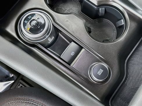 Used 2025 Ford Explorer Active AWD/4WD image 17