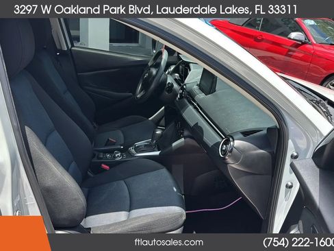 Used 2019 Toyota Yaris LE FWD image 40