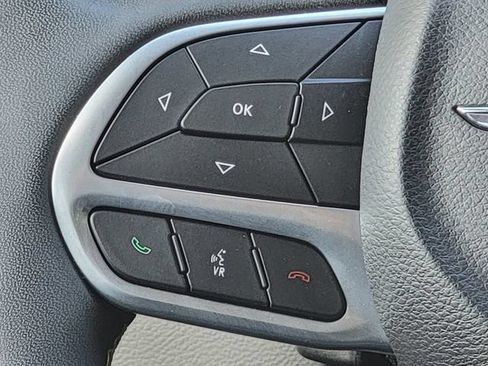 Used 2023 Chrysler Pacifica Touring-L FWD image 34