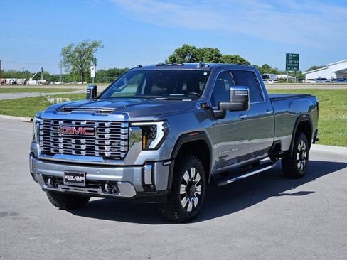 Used 2024 GMC Sierra 2500 Denali w/ Denali Reserve Package AWD/4WD image 3