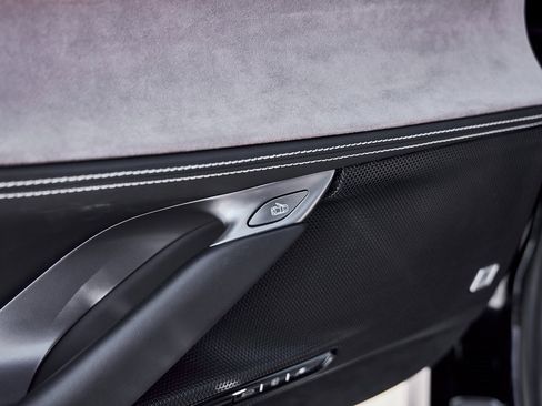 Used 2023 Ferrari SF90 Stradale image 39