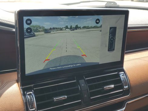 Certified 2023 Lincoln Navigator Reserve AWD/4WD image 17