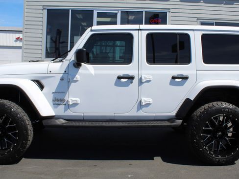 Used 2021 Jeep Wrangler Unlimited Sahara w/ Uconnect 4C Nav & Sound Group AWD/4WD image 3