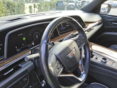 Used 2024 Cadillac Escalade ESV Premium Luxury image 3