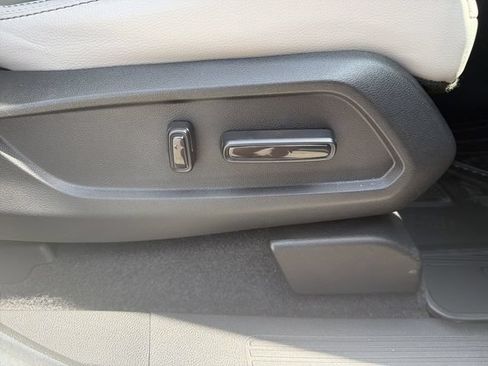 Used 2025 Honda Pilot Touring image 15