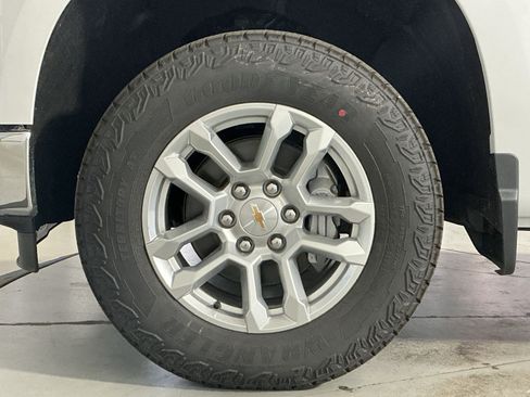 New 2026 Chevrolet Silverado 1500 LT w/ Z71 Off-Road Package AWD/4WD image 13