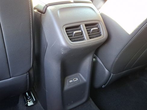Certified 2022 Buick Envision Essence w/ Technology Package I FWD image 11
