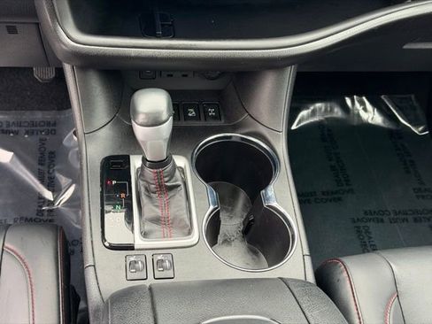 Certified 2019 Toyota Highlander SE image 17